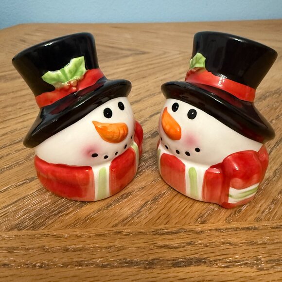 Snowman Ceramic Set Of Christmas Holiday Salt And Pepper Shakers - Picture 9 of 9